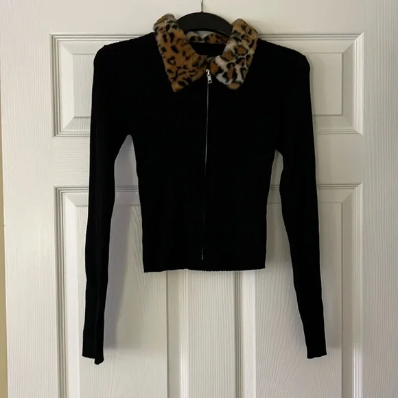 NWOT Forever 21 Faux Leopard Fur Zip-Up Sweater Size S - Picture 1 of 7